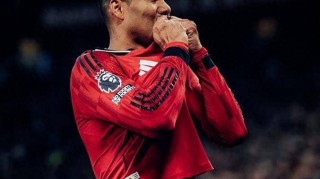 2-1险胜！胖虎破门+B费19助逼平传奇，曼联踩着小蜜蜂基本撞线欧冠